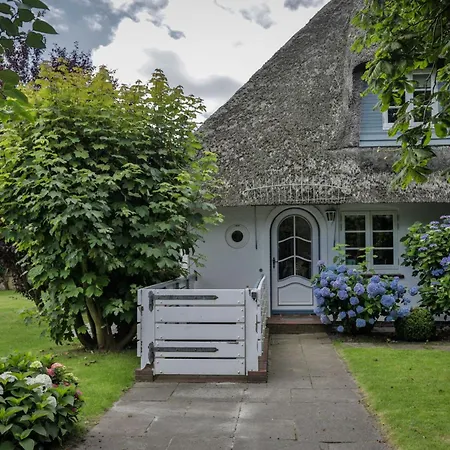 Reethus Reet Hus-keitum *